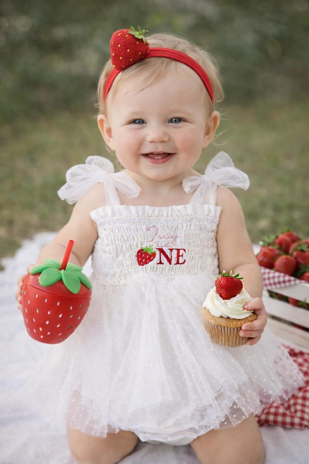 Personalised Strawberry 1st Birthday Outfit – Berry ONE Romper – Baby Girl Cake Smash Outfit – Custom First Birthday Outfit