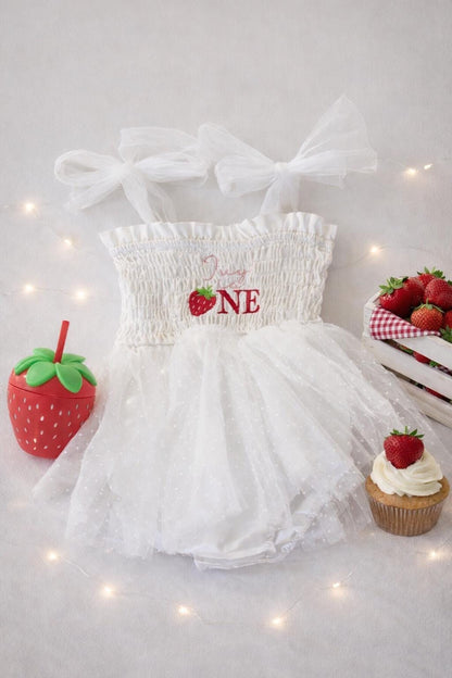 Personalised Strawberry 1st Birthday Outfit – Berry ONE Romper – Baby Girl Cake Smash Outfit – Custom First Birthday Outfit